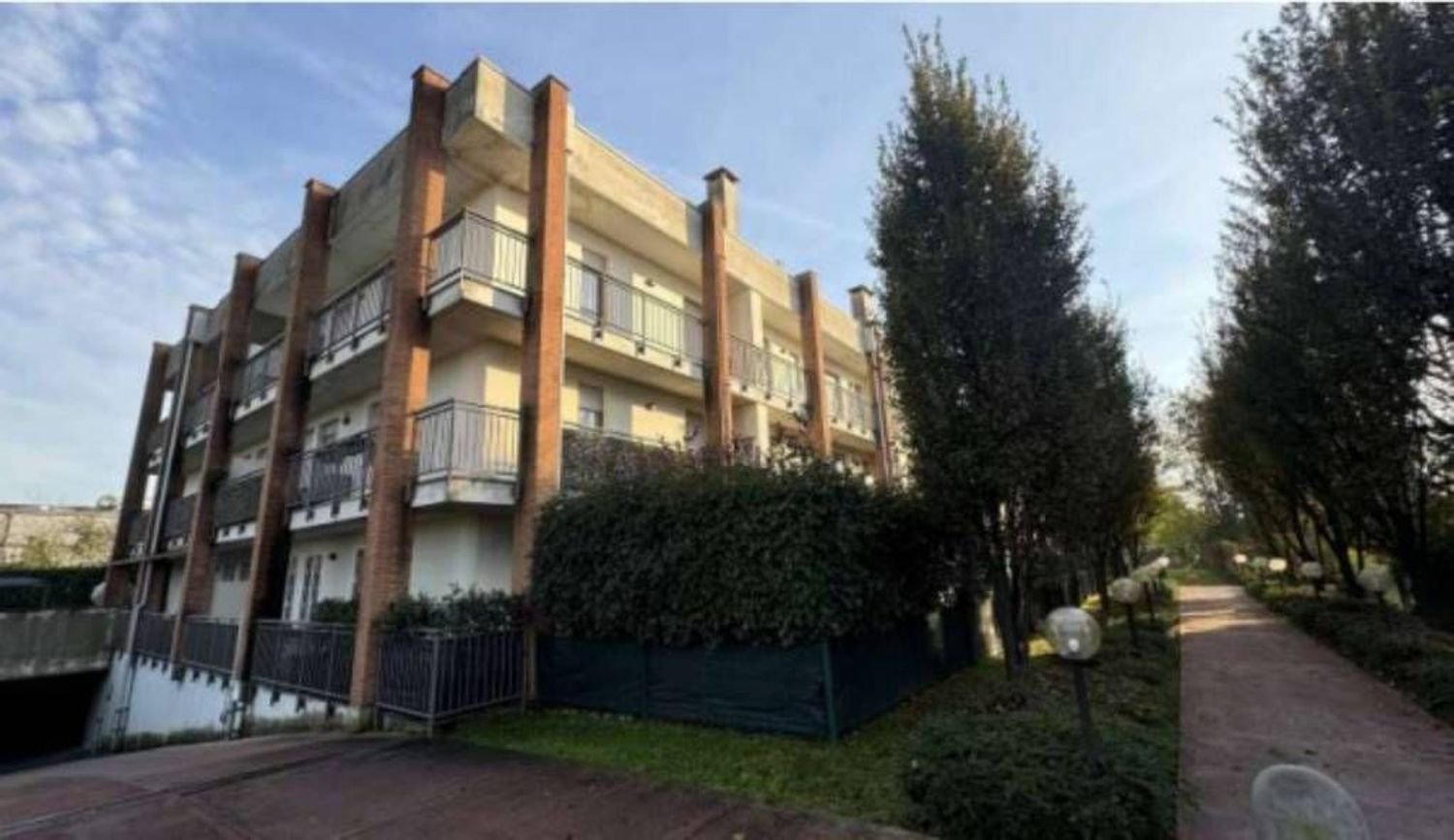 Apartamento de 3 divisões em Cardano al Campo, Italy N.º 5377