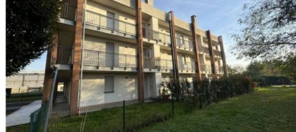 Apartamento de 3 divisões em Cardano al Campo, Italy N.º 5377 2