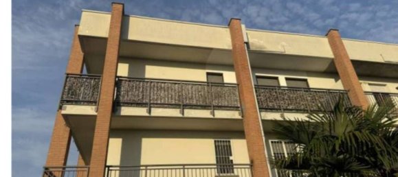 Apartamento de 3 divisões em Cardano al Campo, Italy N.º 5377 3