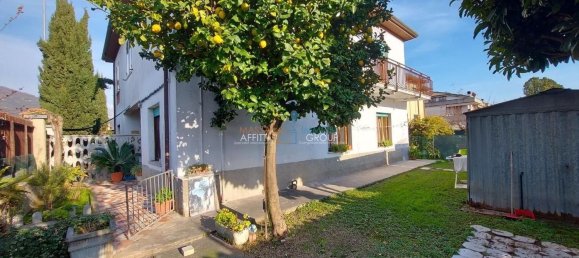 6 rooms House in Carrara, Italy No. 45688 3