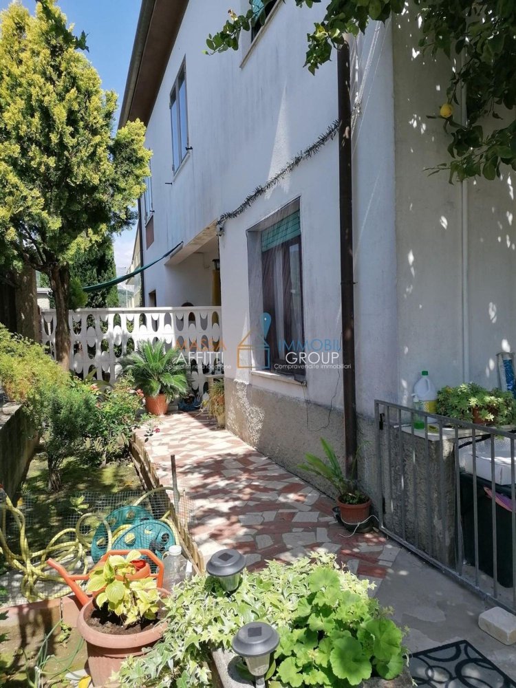6 rooms House in Carrara, Italy No. 45688