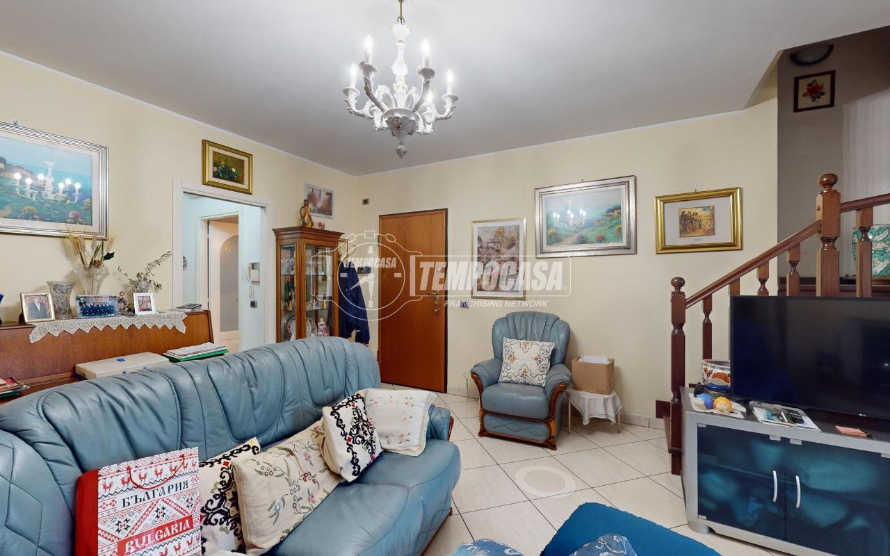 7 rooms Apartment in Vinovo, Italy No. 173401