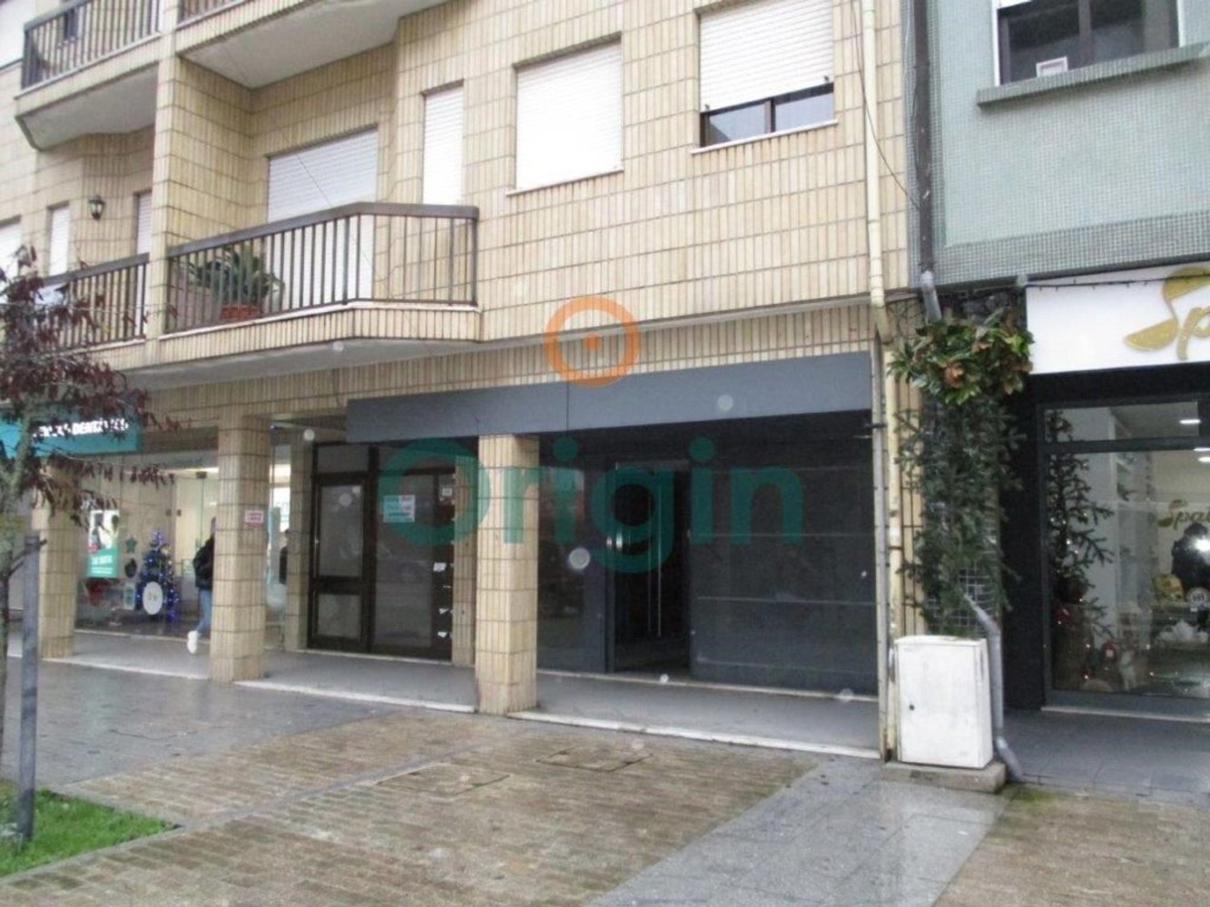 112m² Commercial property in Pacos de Ferreira, Portugal No. 71539