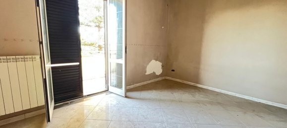 5 rooms Apartment in Pozzuoli, Italy No. 146645 5