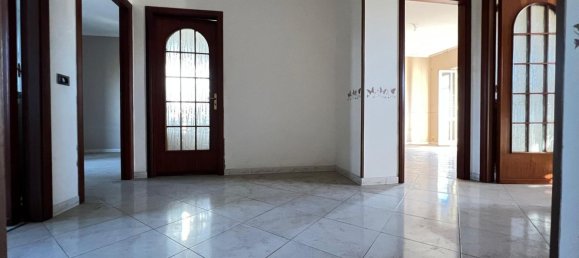 5 rooms Apartment in Pozzuoli, Italy No. 146645 2