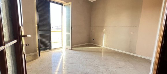 5 rooms Apartment in Pozzuoli, Italy No. 146645 4
