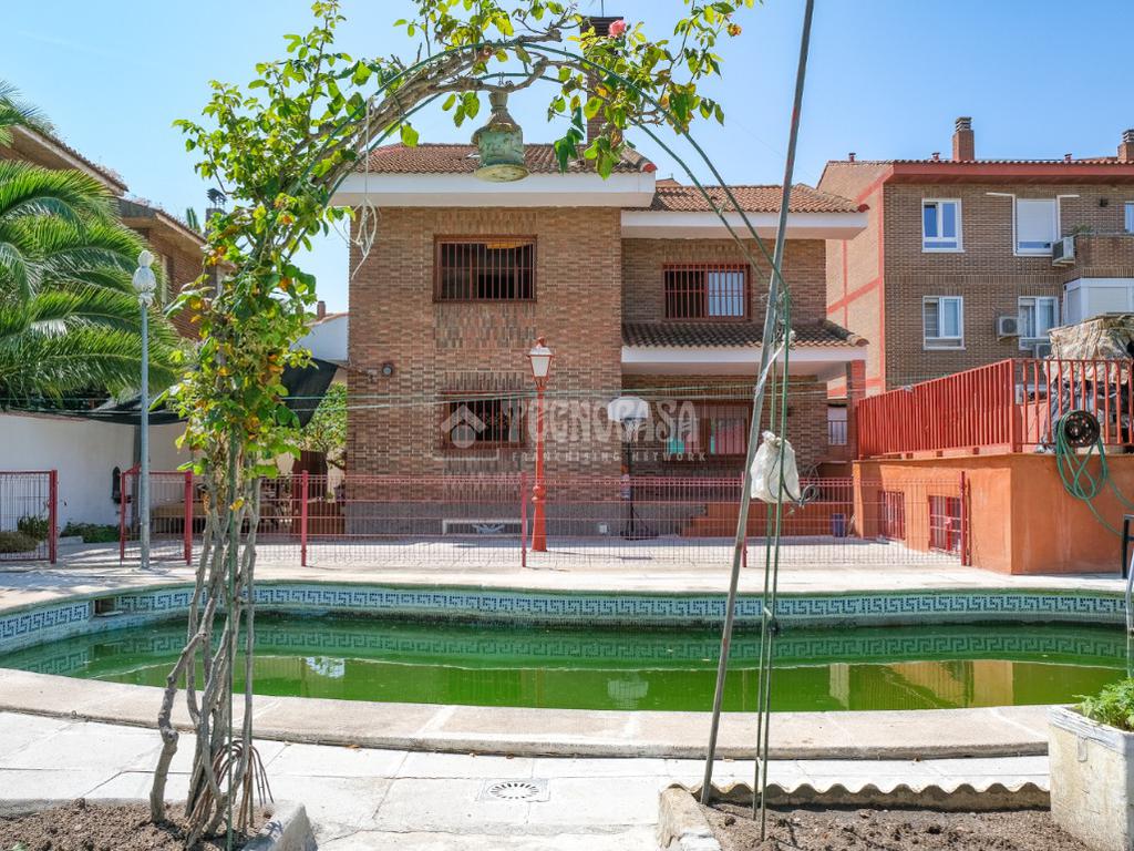 5 rooms House in Madrid, Spain No. 163415