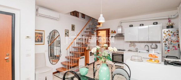 Apartamento de 3 habitaciónes en Peschiera Borromeo, Italy No. 32968 5