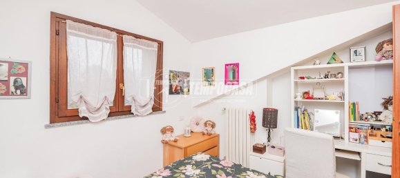 Apartamento de 3 habitaciónes en Peschiera Borromeo, Italy No. 32968 8