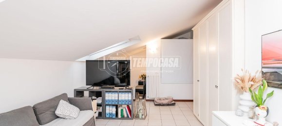 Apartamento de 3 habitaciónes en Peschiera Borromeo, Italy No. 32968 10