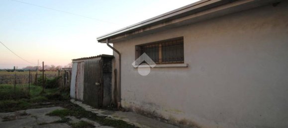 Villa de 4 dormitorios en Luzzara, Italy No. 22799 8