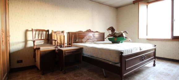 Villa de 4 dormitorios en Luzzara, Italy No. 22799 5