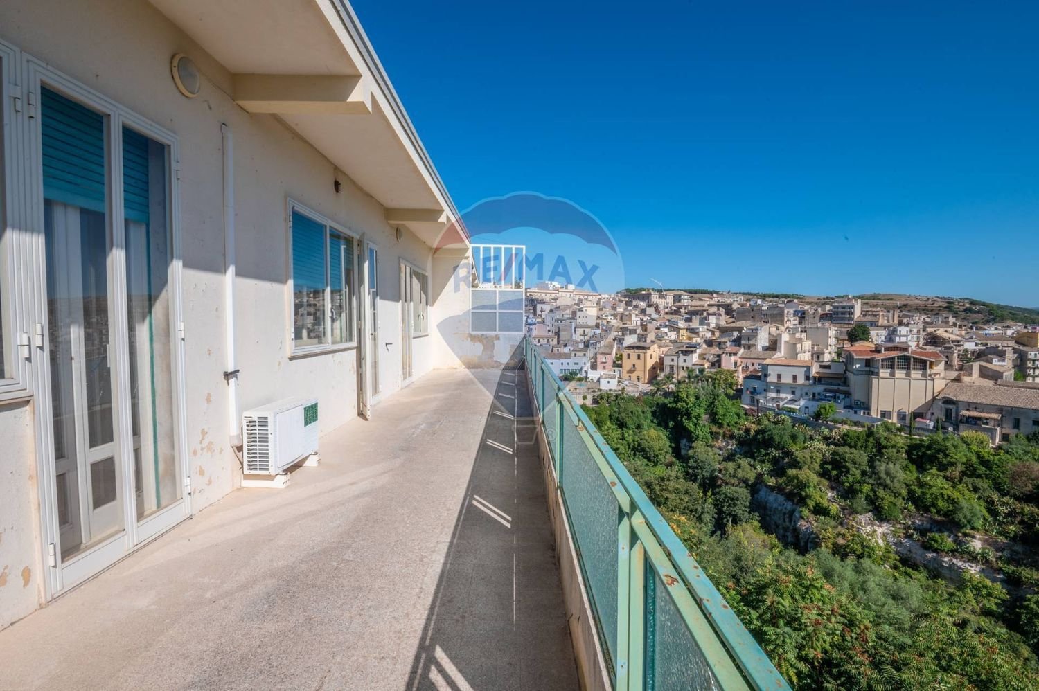 7 bedrooms Apartment in Ragusa, Italy No. 360168