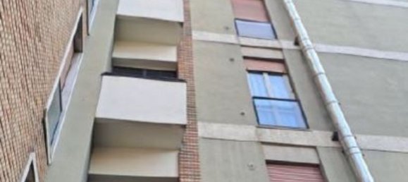 4-salle Appartement à Rho, Italy No. 212787 3