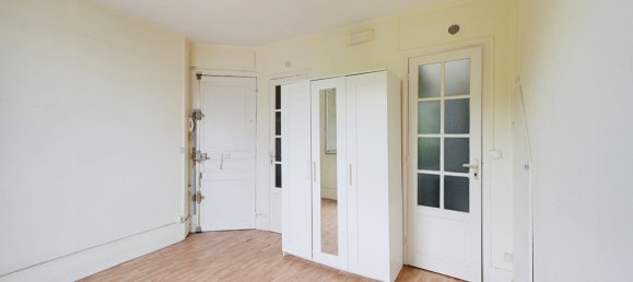 Studio in Paris, France No. 286593 8