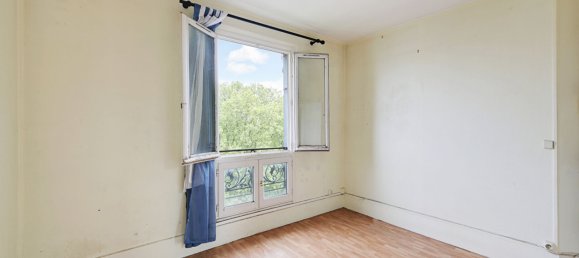 Studio in Paris, France No. 286593 7