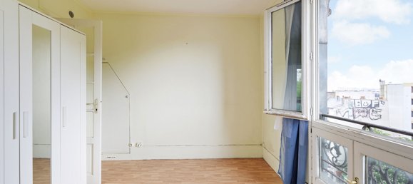 Studio in Paris, France No. 286593 11