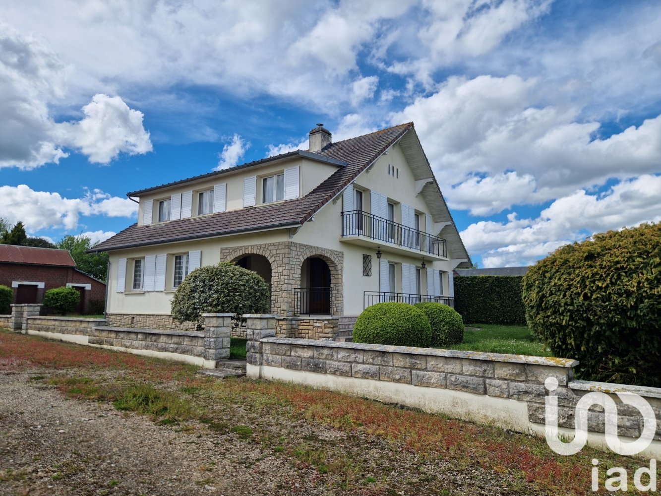 5 bedrooms House in Moliens, France No. 62458