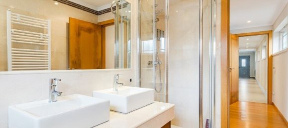 5 bedrooms Villa in Almada, Portugal No. 97091 40