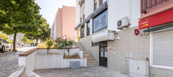 65m² Commercial property in Almada, Portugal No. 291626 18