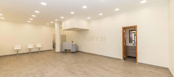 65m² Commercial property in Almada, Portugal No. 291626 5
