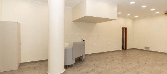 65m² Commercial property in Almada, Portugal No. 291626 2