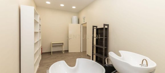 65m² Commercial property in Almada, Portugal No. 291626 13