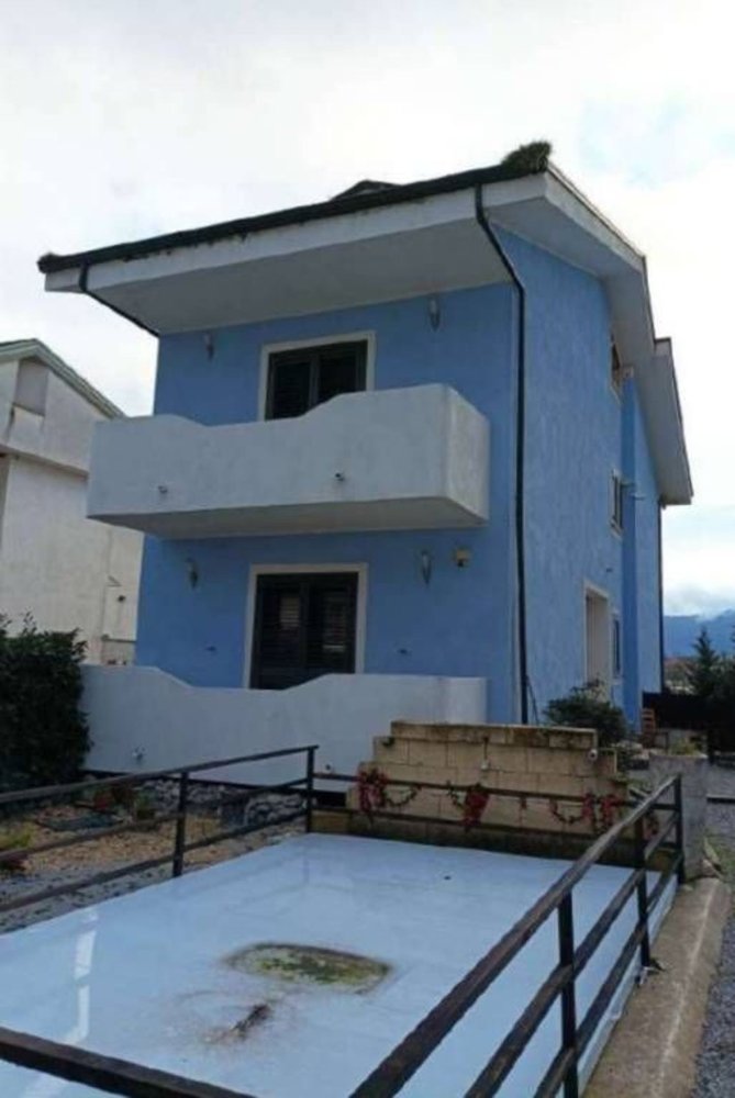 3 rooms House in Montesano sulla Marcellana, Italy No. 11066