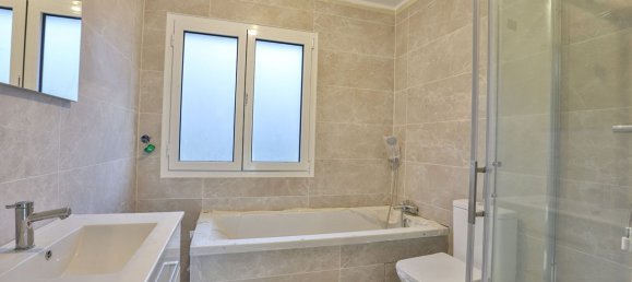 4 bedrooms House in Elancourt, France No. 166974 4