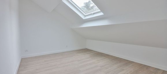 4 bedrooms House in Elancourt, France No. 166974 8