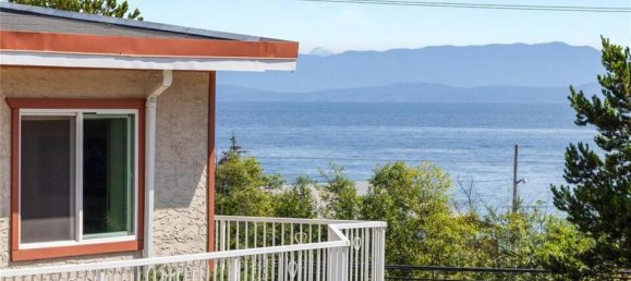 4 bedrooms House in British Columbia, Canada No. 1093 2