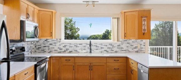 4 bedrooms House in British Columbia, Canada No. 1093 5