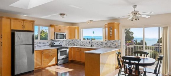 4 bedrooms House in British Columbia, Canada No. 1093 7