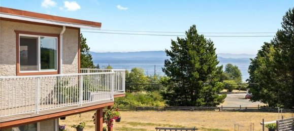 4 bedrooms House in British Columbia, Canada No. 1093 4