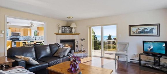 4 bedrooms House in British Columbia, Canada No. 1093 12