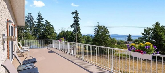 4 bedrooms House in British Columbia, Canada No. 1093 11