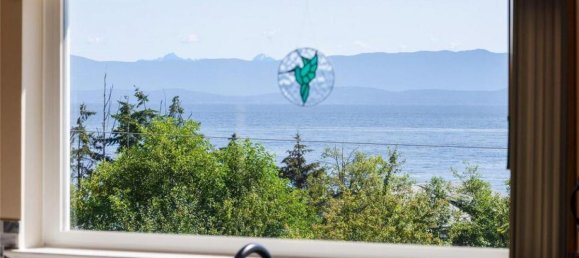 4 bedrooms House in British Columbia, Canada No. 1093 6