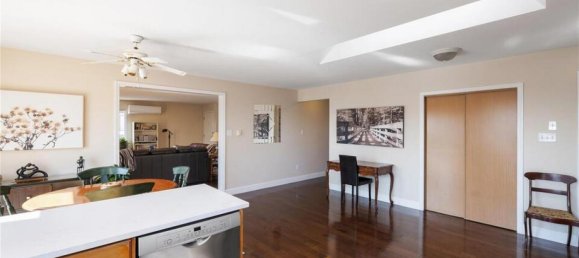 4 bedrooms House in British Columbia, Canada No. 1093 8