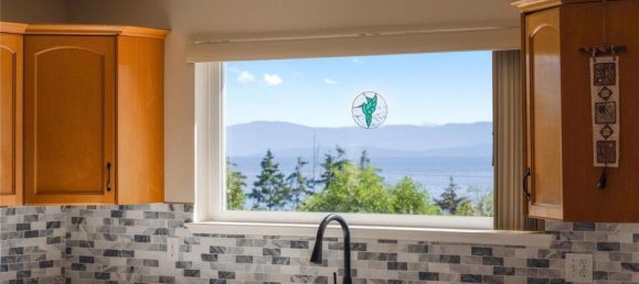 4 bedrooms House in British Columbia, Canada No. 1093 10