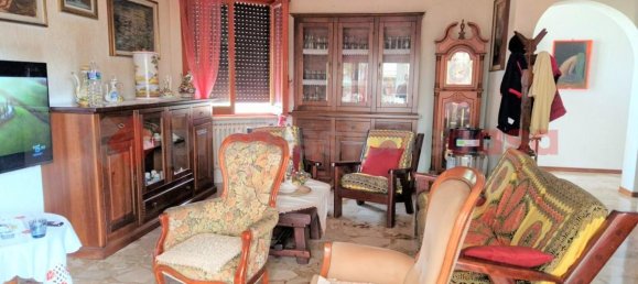 7 rooms House in Roseto degli Abruzzi, Italy No. 78097 3