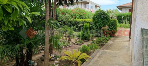 7 rooms House in Roseto degli Abruzzi, Italy No. 78097 11