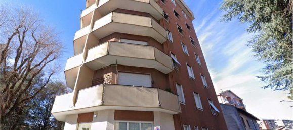 4 bedrooms Apartment in Saronno, Italy No. 363533 4