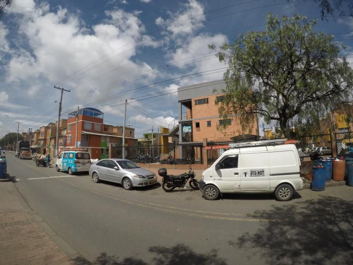 2 bedrooms House in Bogota, Colombia No. 10423