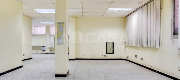 Propriété commerciale à Cornella De Llobregat, Spain 551m² No. 169418 29