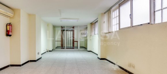 Propriété commerciale à Cornella De Llobregat, Spain 551m² No. 169418 64