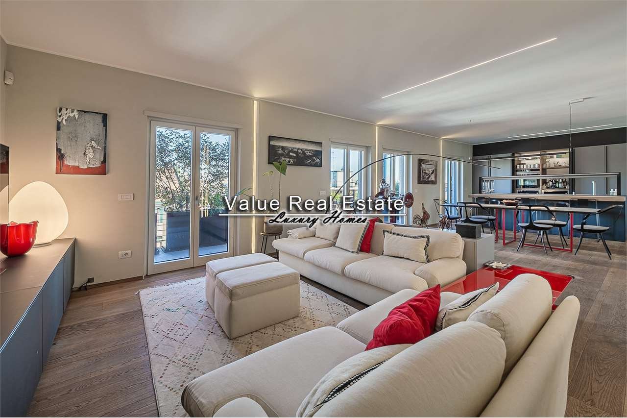 Ático de 2 dormitorios en Milan, Italy No. 291807