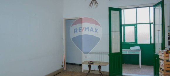 4 bedrooms Apartment in Adrano, Italy No. 106051 9