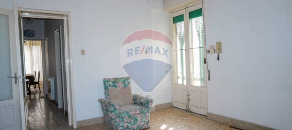 4 bedrooms Apartment in Adrano, Italy No. 106051 11