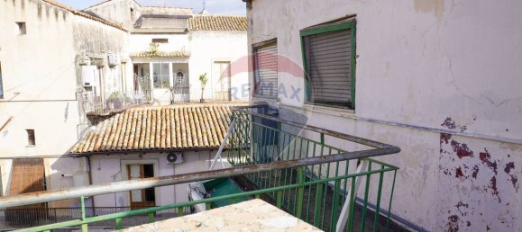 4 bedrooms Apartment in Adrano, Italy No. 106051 33