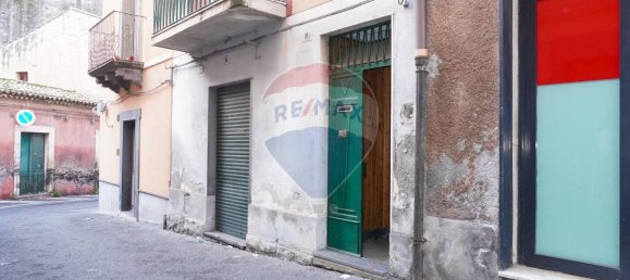 4 bedrooms Apartment in Adrano, Italy No. 106051 5